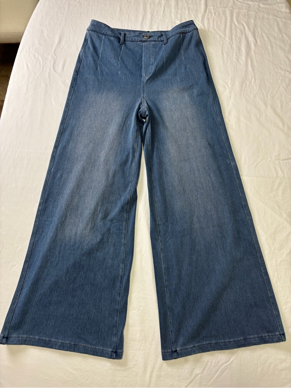 HALARA Wide-Leg Jeans in Medium Blue Wash